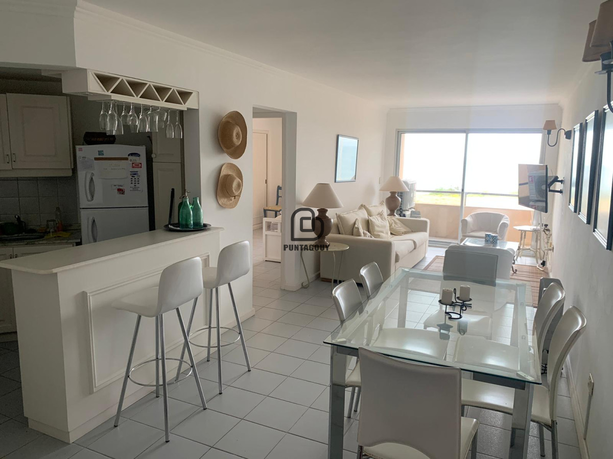 Apartamento ID.1473 - Apartamento de 2 dormitorios,  2 baños y cochera doble 