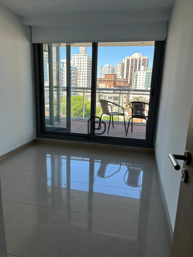 Apartamento ID.1653 - Onix de 3 dormitorios semi amoblado en venta 