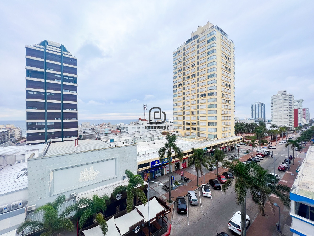 Apartamento ID.1485 - Lux Tower 1 dorm 1 baño en venta - OPORTUNIDAD!