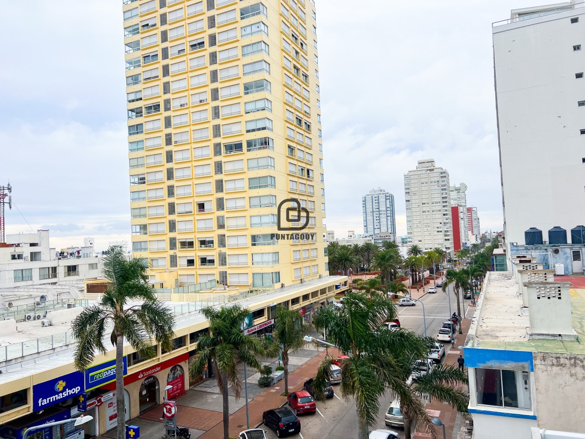 Apartamento ID.1486 - Lux Tower de 1 dorm 1 baño en venta 