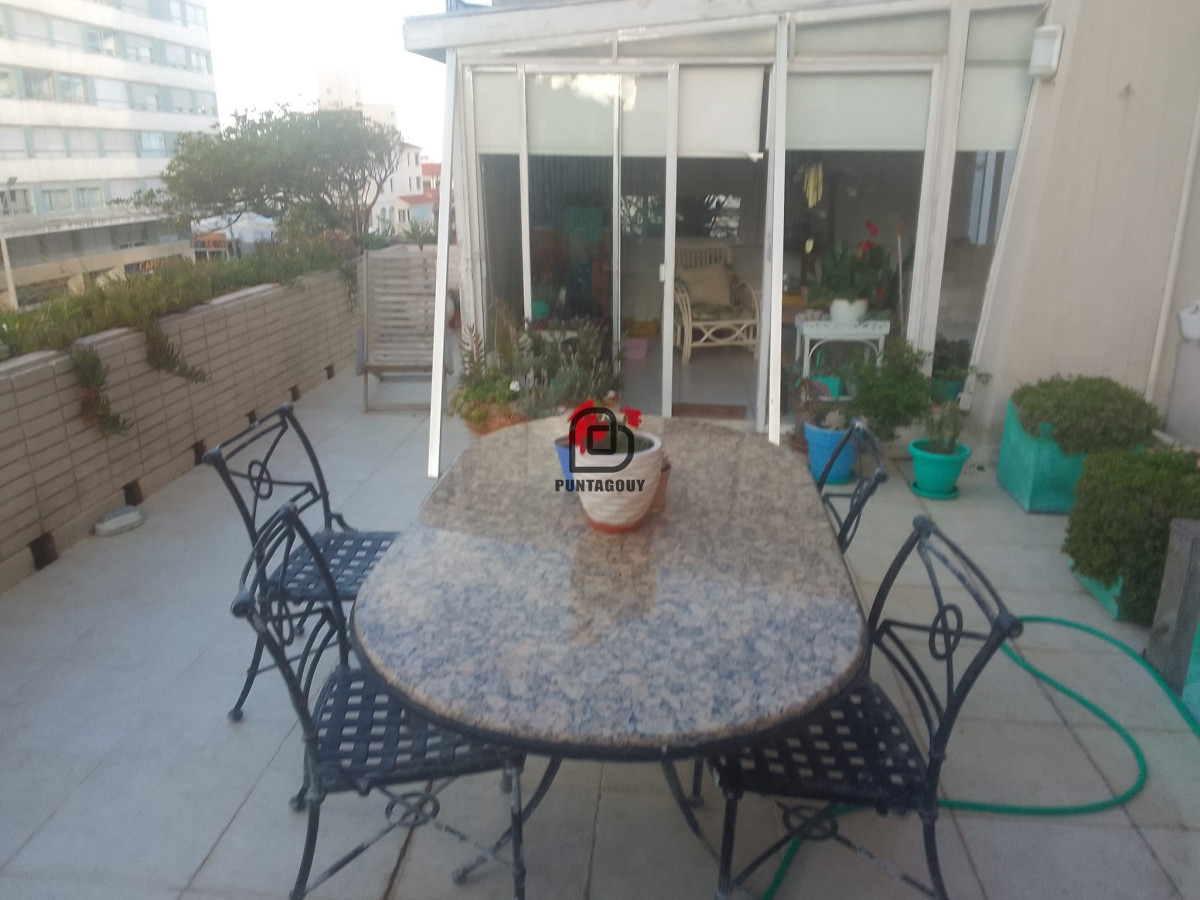 Apartamento ID.268 - VENTA 2 DORMITOIOS Y GARAGE Peninsula Punta del Este