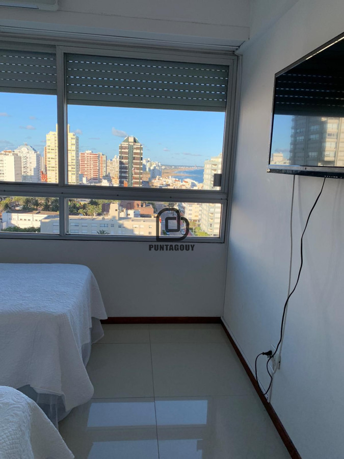 Apartamento ID.1437 - VENTA Y ALQUILER. Peninsula 3 dormitorios + serv.