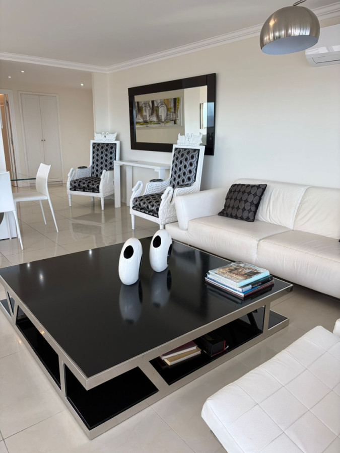 Apartamento en Imperiale I - inversión premium frente al mar en Punta del Este