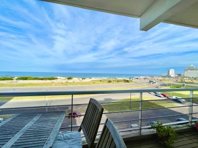 Apto en 2 dorm 2 baños con vista franca al mar en venta