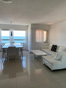 VENTA Y ALQUILER. Peninsula 3 dormitorios + serv.