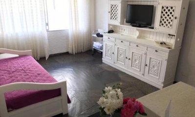 VENTA apartamento frente al mar, playa Mansa  Punta del Este