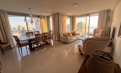 venta de 3 dormitorios en suite con vista al mar