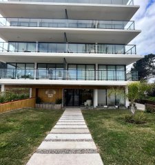 Venta a estrenar,  Punta del Este