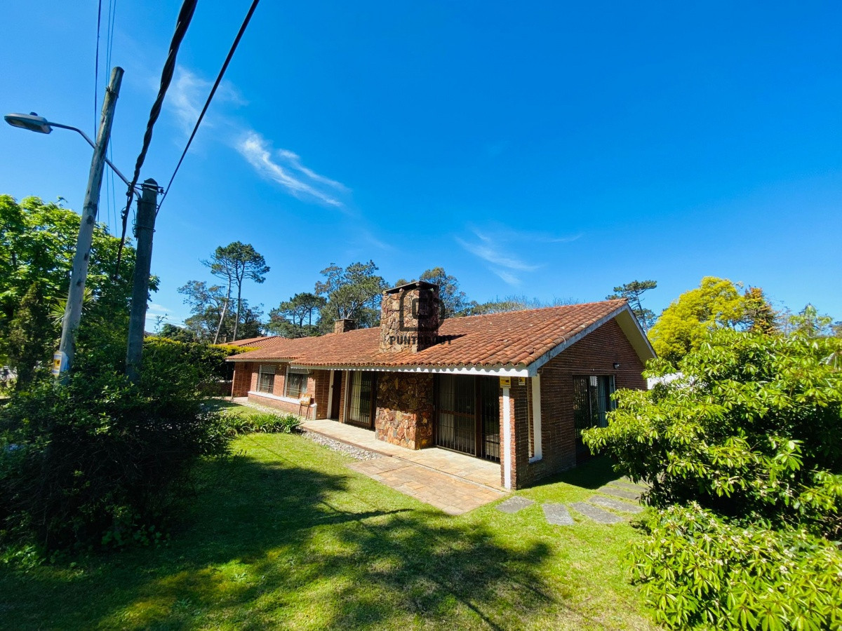 Casa alquiler vacacional de 3 dormitorios y piscina - PGO31C