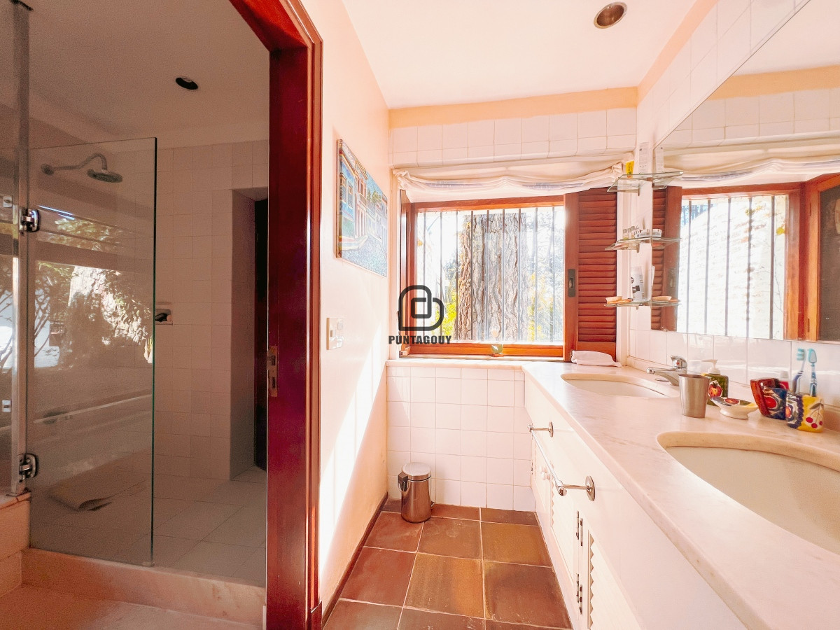 Casa ID.1528 - Casa 7 dorm 7 baños en venta 