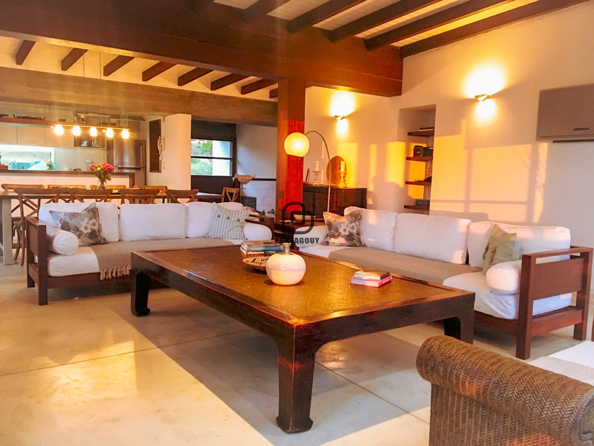 Casa ID.1484 - Casa Punta Alta 5 dorm 6 baños en venta