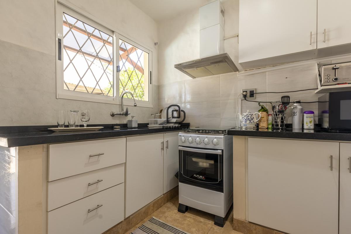 Casa ID.1522 - Casa en Pinares con piscina en venta en zona Pinares