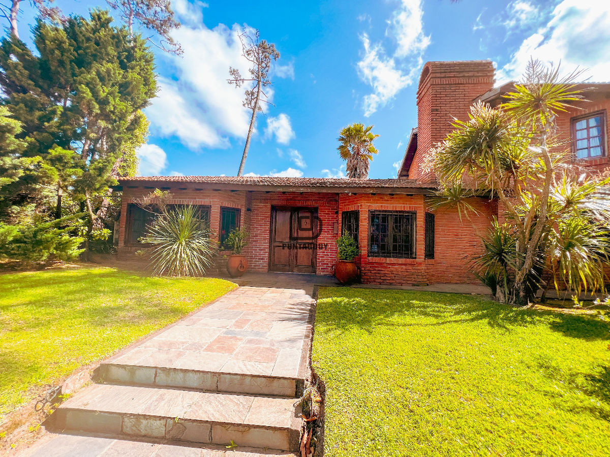 Casa ID.1545 - Casa Champagne 4 dorm 4 baños 
