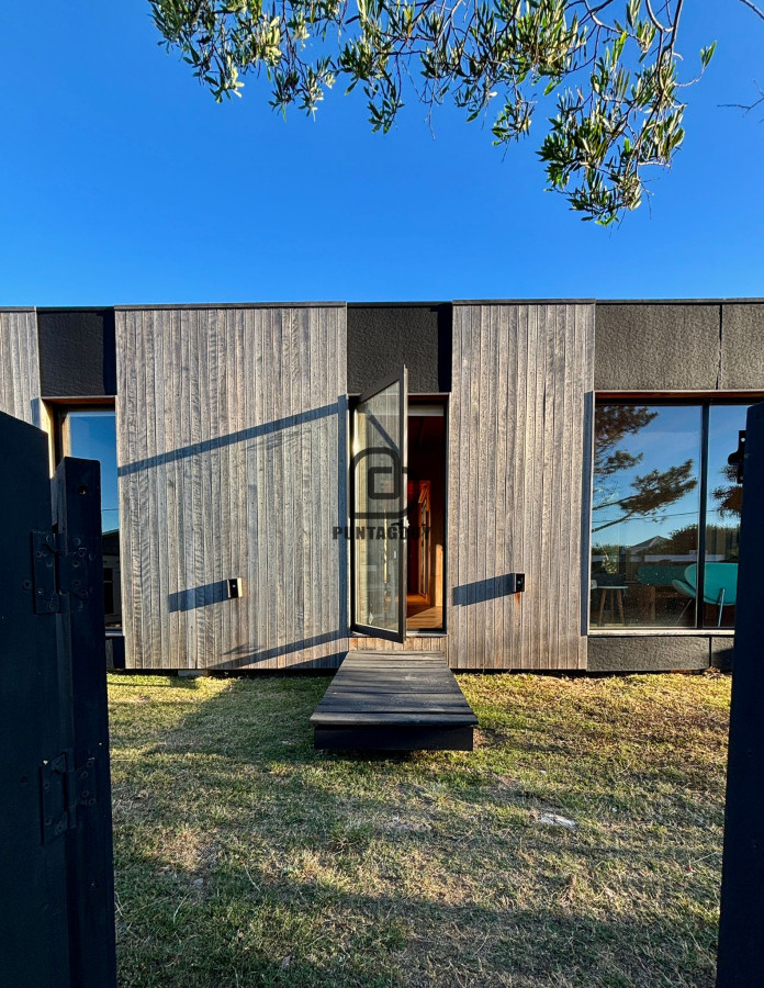 Casa ID.1635 - Casa en La Juanita de 130mt2 a estrenar 