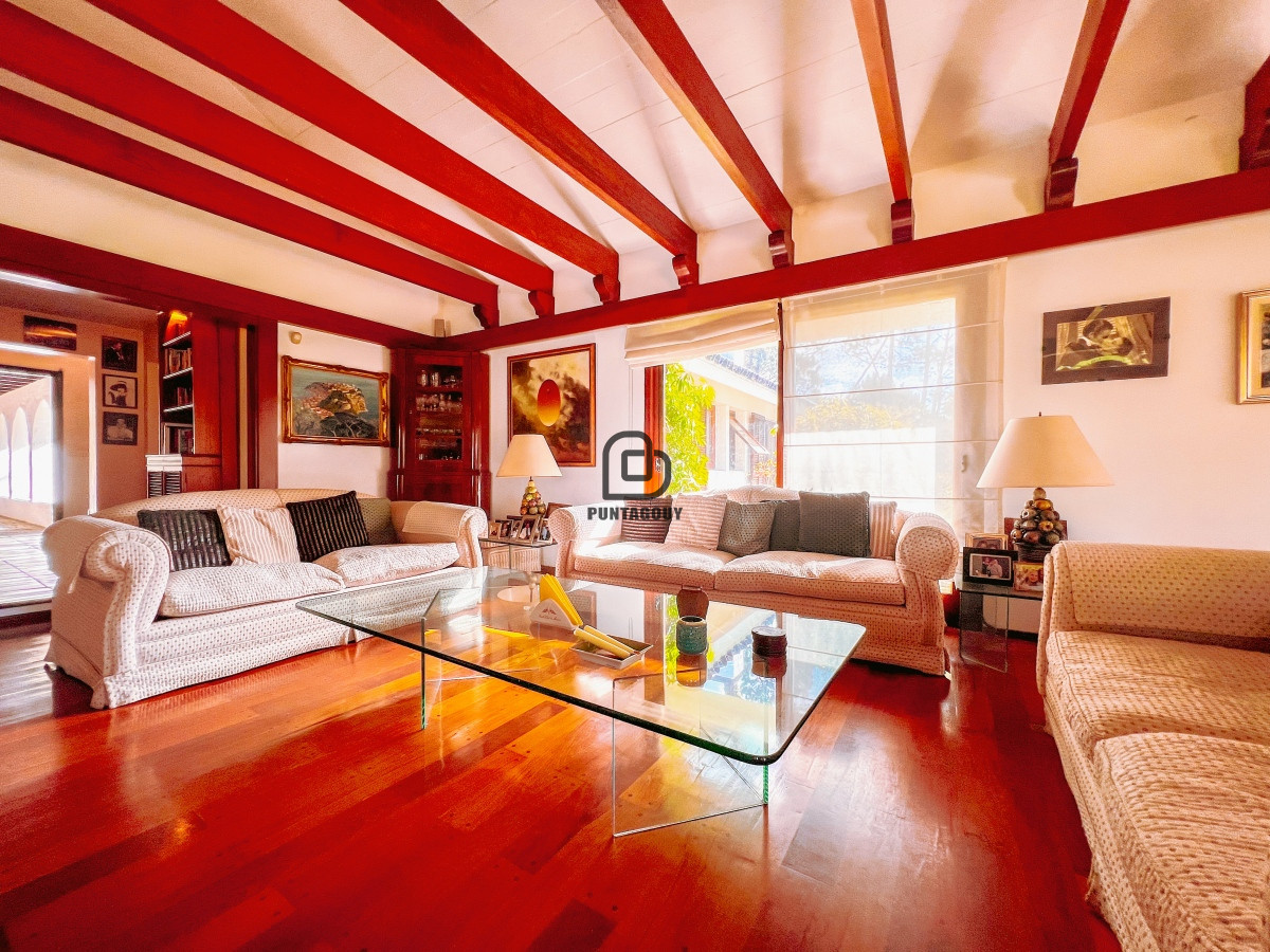 Casa ID.1528 - Casa 7 dorm 7 baños en venta 