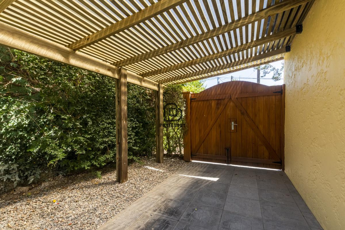 Casa ID.1522 - Casa en Pinares con piscina en venta en zona Pinares