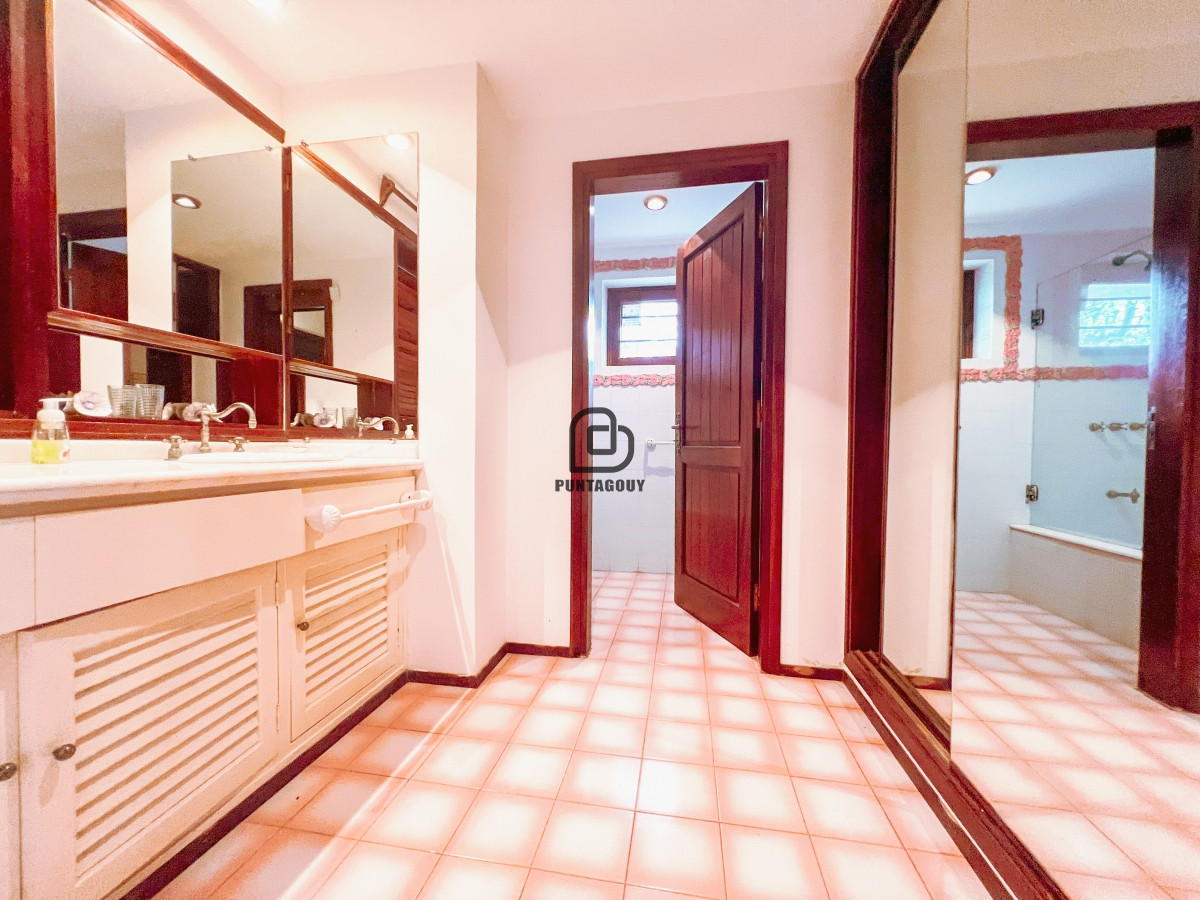 Casa ID.1528 - Casa 7 dorm 7 baños en venta 
