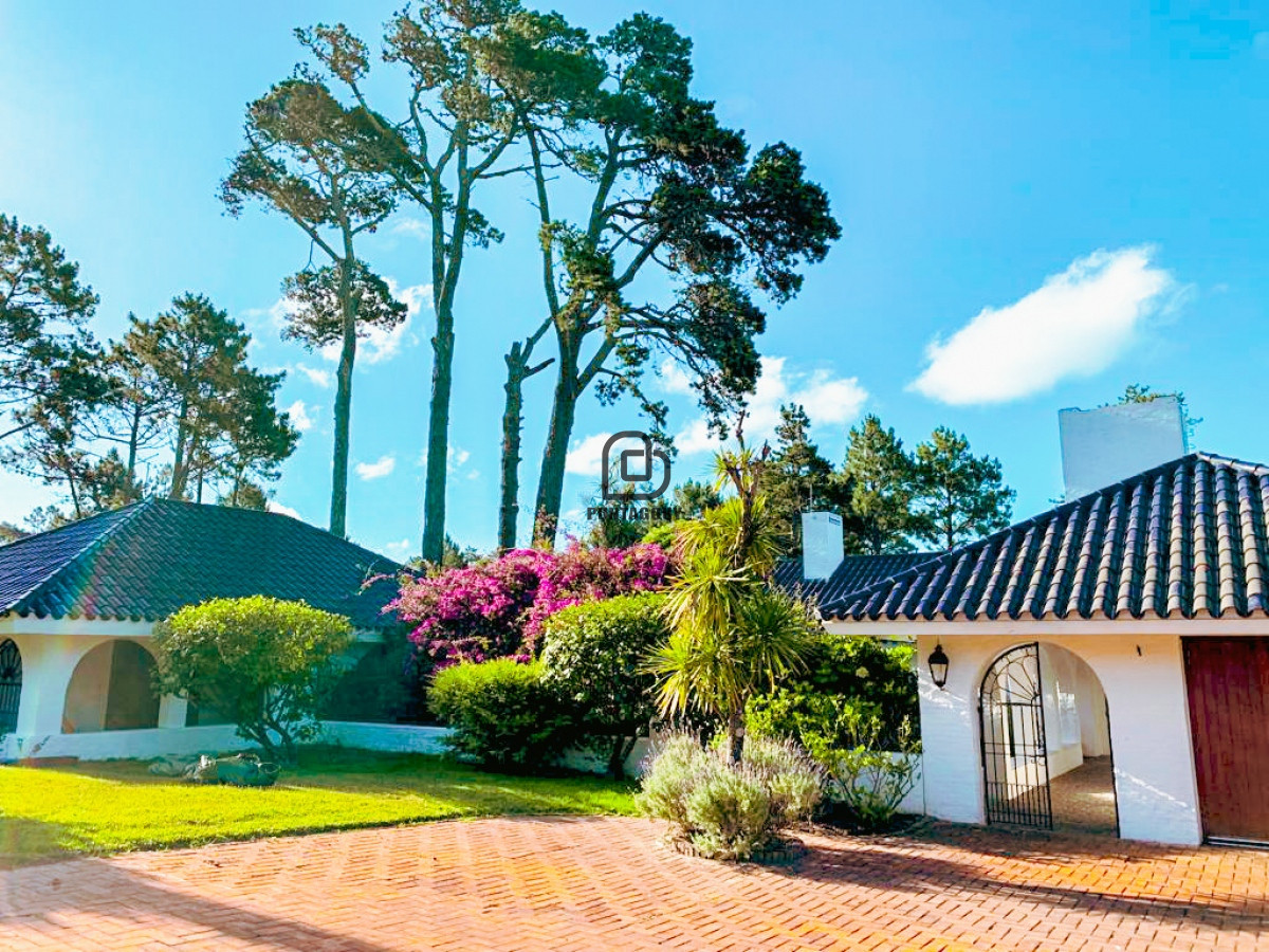 Casa ID.1528 - Casa 7 dorm 7 baños en venta 