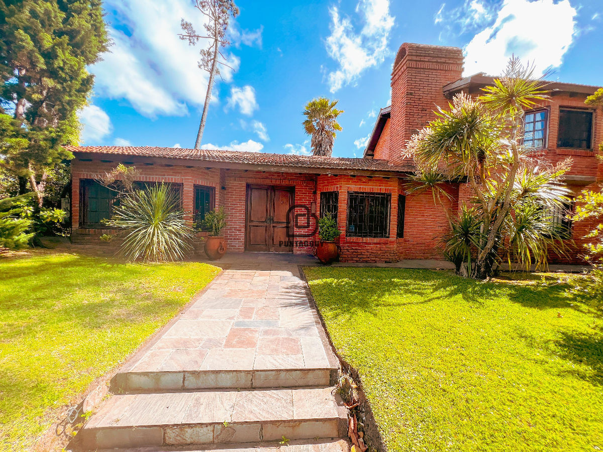 Casa ID.1545 - Casa Champagne 4 dorm 4 baños 