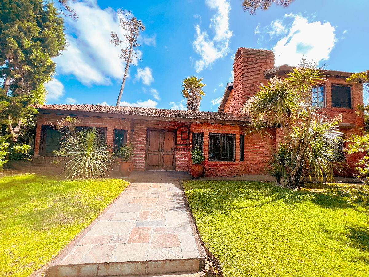 Casa ID.1545 - Casa Champagne 4 dorm 4 baños 