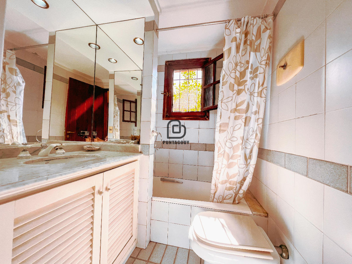 Casa ID.1545 - Casa Champagne 4 dorm 4 baños 