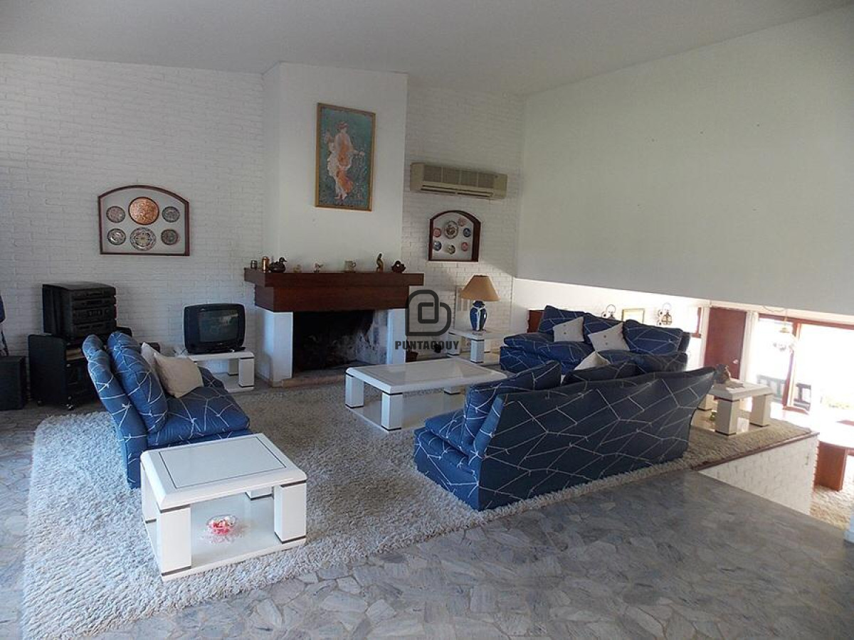 Casa ID.695 - Casa venta y alquiler zona playa Mansa Punta del Este