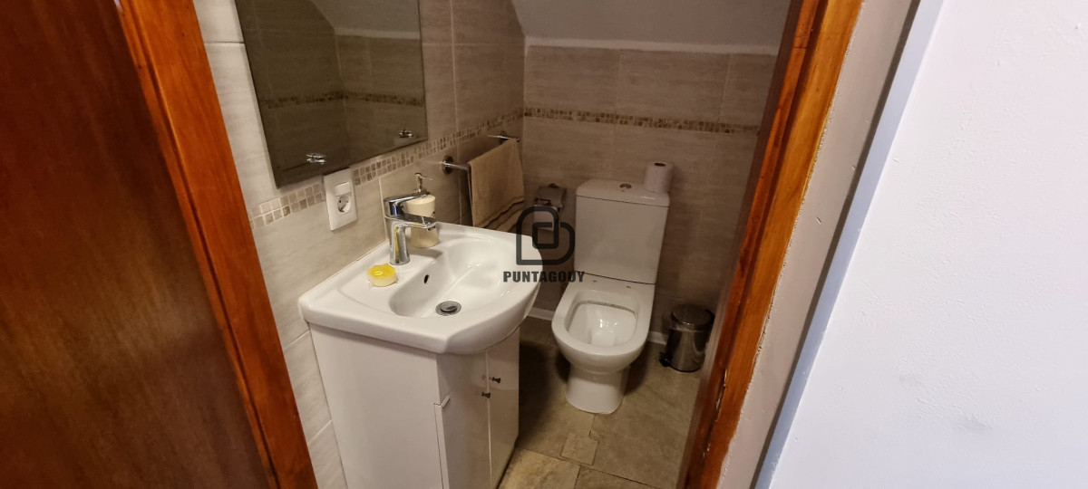 Casa ID.1624 - Casa de 2 dormitorios , jardin y parrillero en alquiler 
