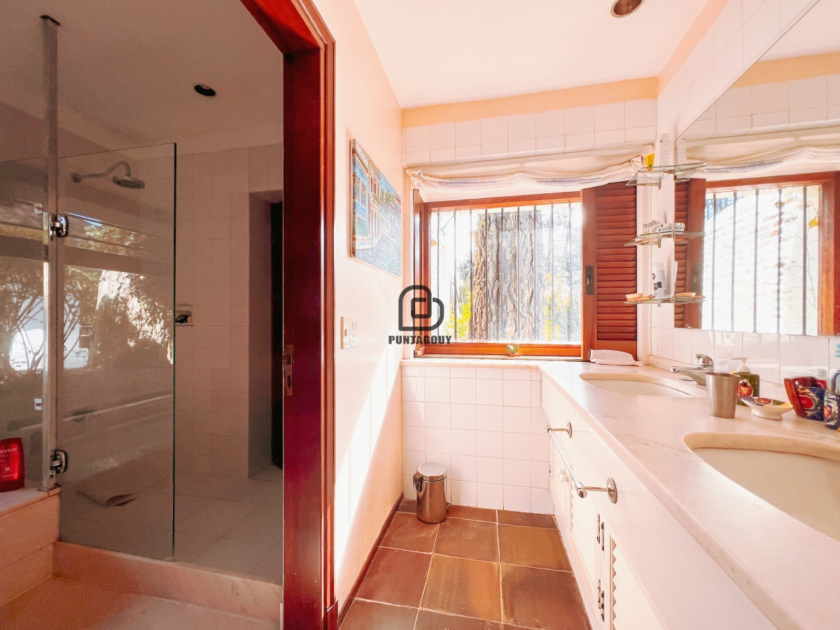 Casa ID.1528 - Casa 7 dorm 7 baños en venta 