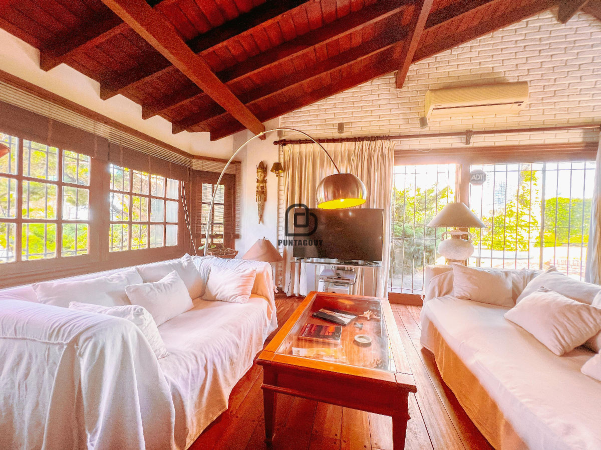 Casa ID.1545 - Casa Champagne 4 dorm 4 baños 
