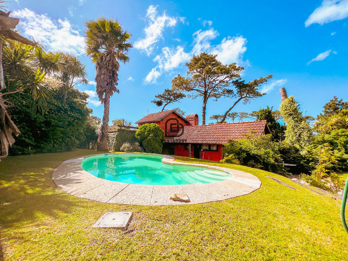 Casa ID.1545 - Casa Champagne 4 dorm 4 baños 