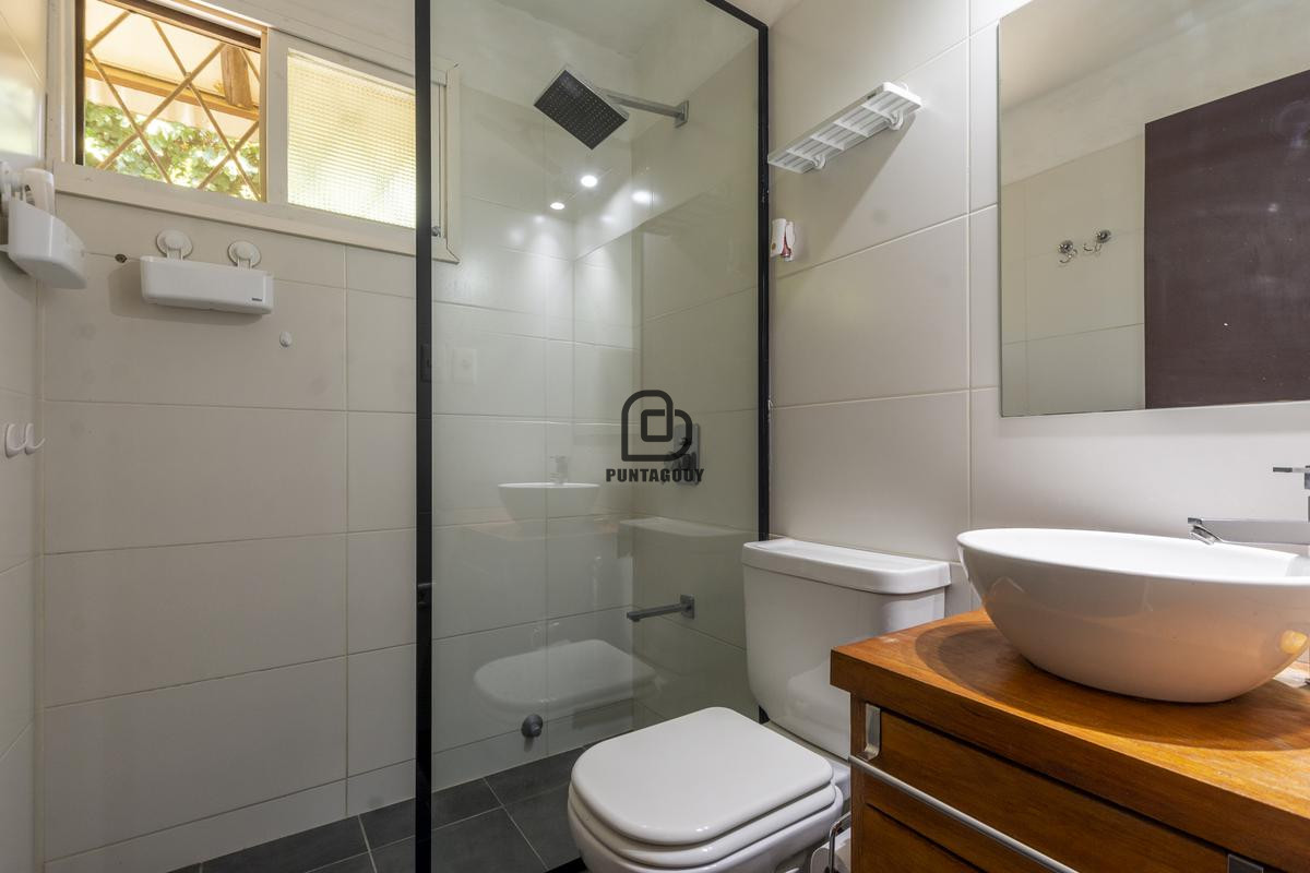 Casa ID.1522 - Casa en Pinares con piscina en venta en zona Pinares