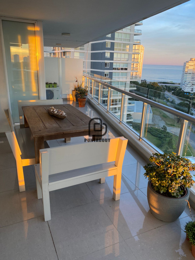 Apartamento ID.27 - Apto en venta en Torre ONE de 3 dorm en suite