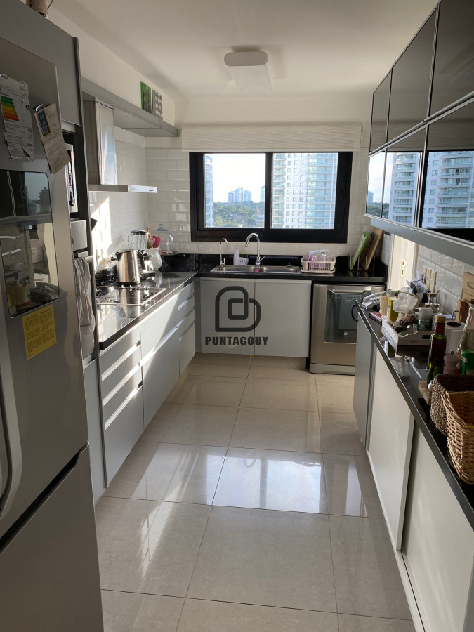 Apartamento ID.27 - Apto en venta en Torre ONE de 3 dorm en suite