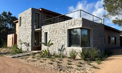 Venta y Alquiler Temporario de Espectacular casa en Laguna Escondida