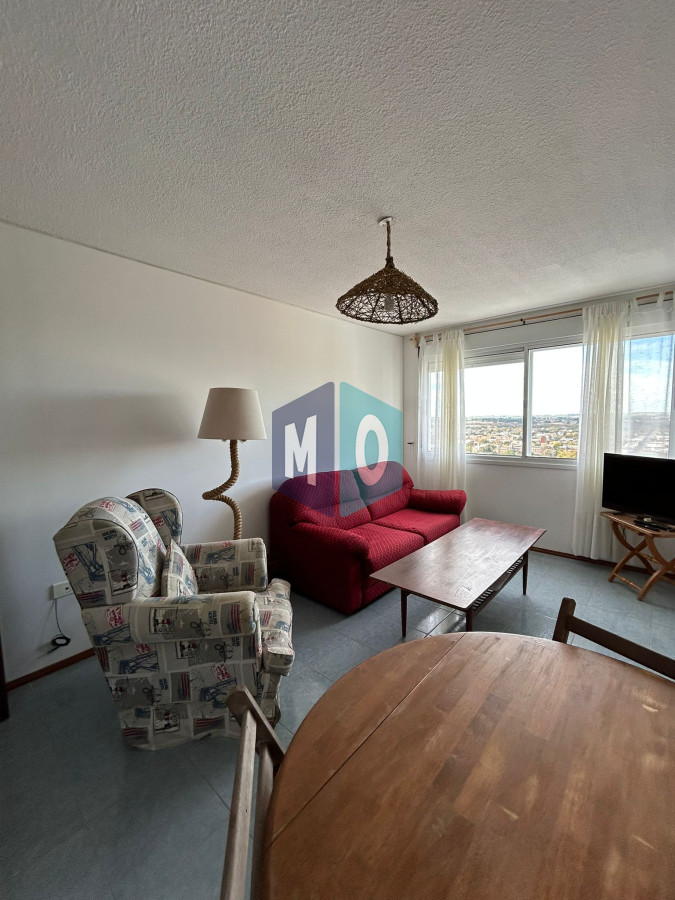 Apartamento ID.1100 - Apartamento de 2 dormitorios Amoblado en Alquiler Anual, zona céntrica de San Carlos