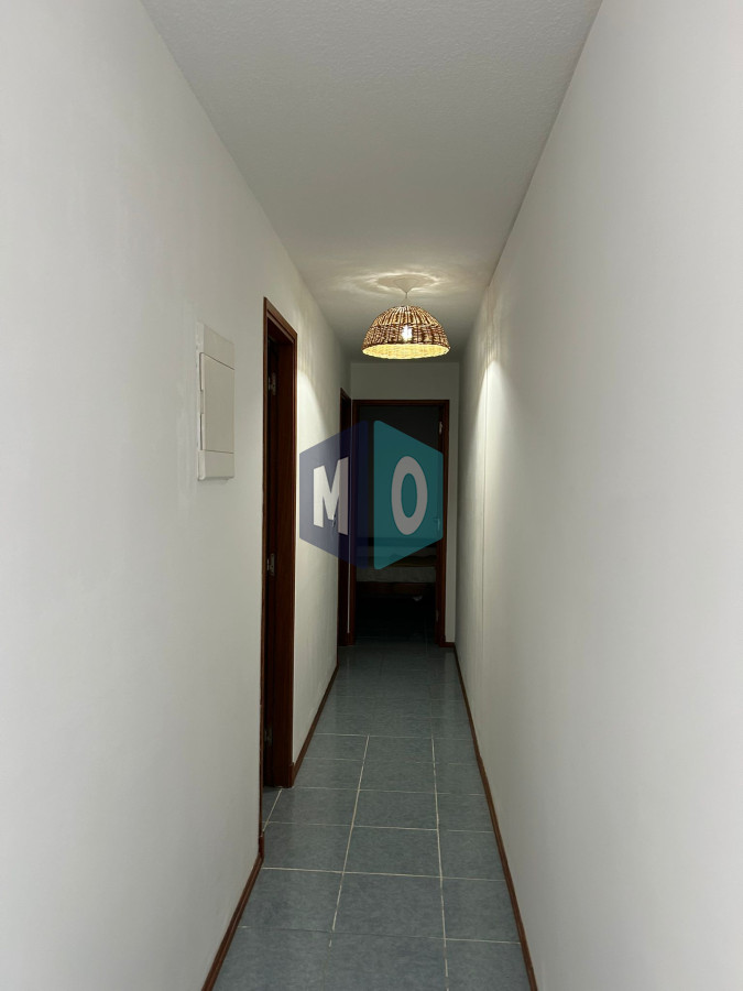 Apartamento ID.1100 - Apartamento de 2 dormitorios Amoblado en Alquiler Anual, zona céntrica de San Carlos