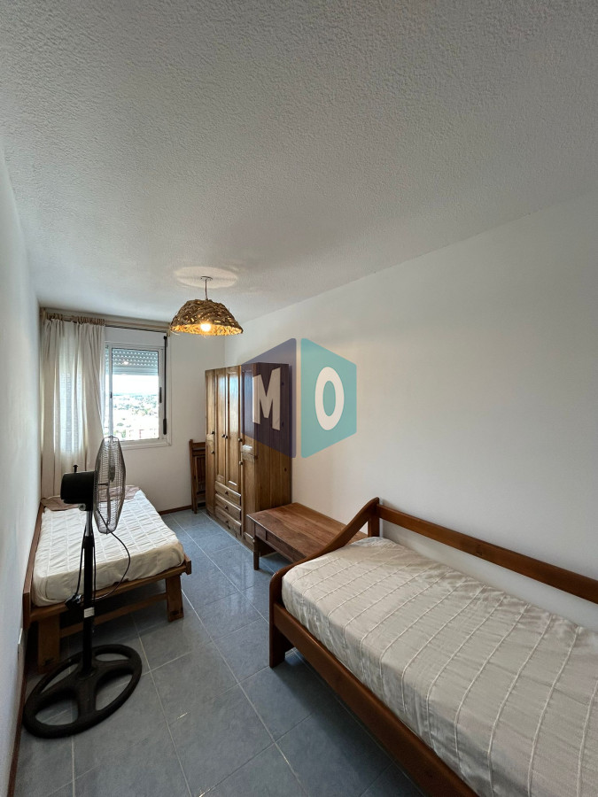 Apartamento ID.1100 - Apartamento de 2 dormitorios Amoblado en Alquiler Anual, zona céntrica de San Carlos