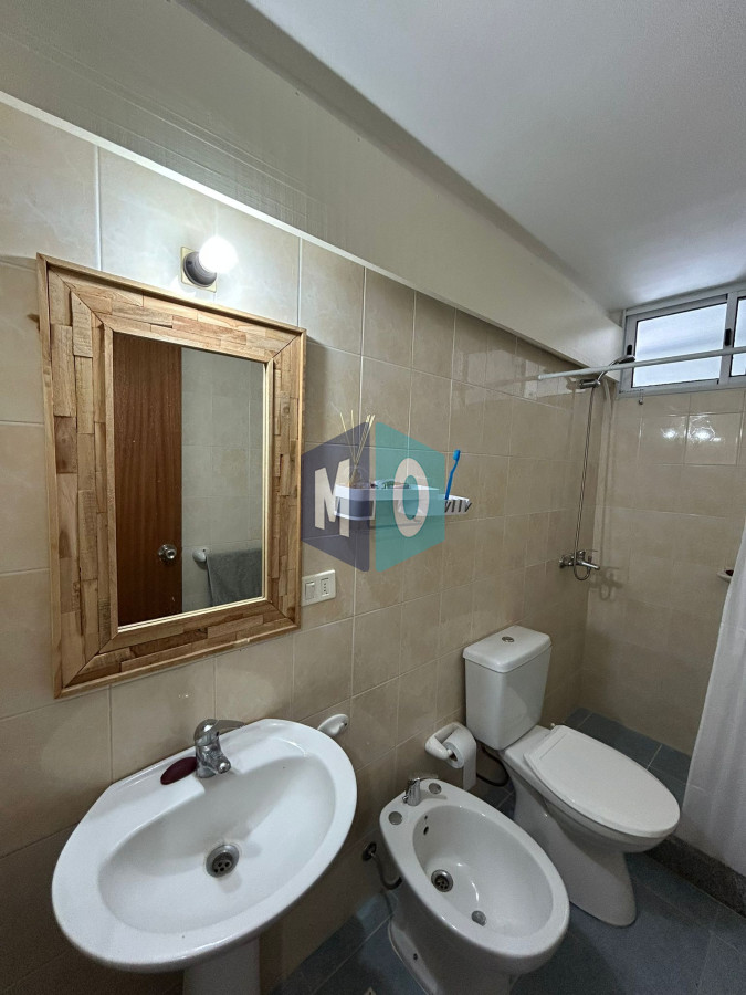 Apartamento ID.1100 - Apartamento de 2 dormitorios Amoblado en Alquiler Anual, zona céntrica de San Carlos