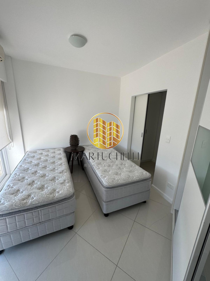 Apartamento ID.208 - Apartamento en Venta de 2 dormitorios en Punta del Este, frente al mar