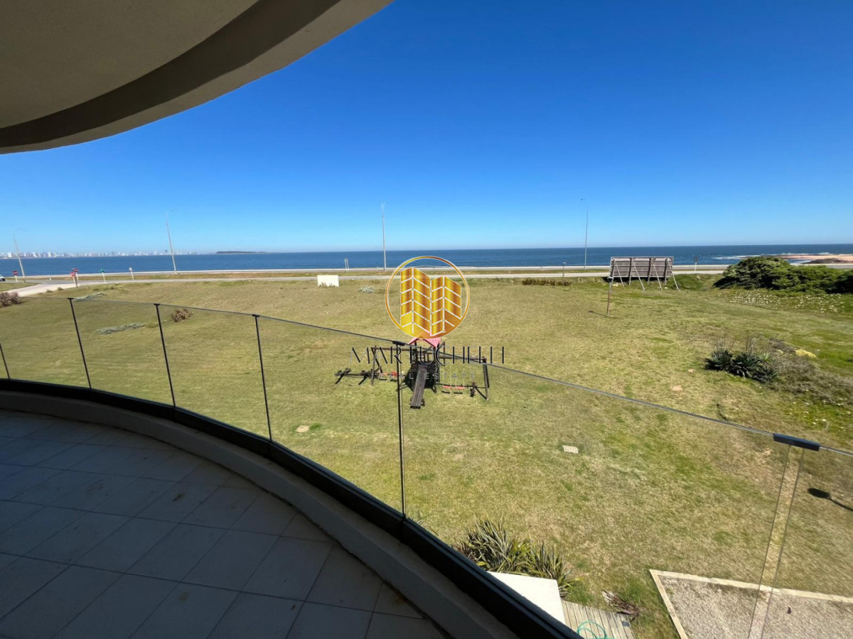 Apartamento ID.208 - Apartamento en Venta de 2 dormitorios en Punta del Este, frente al mar