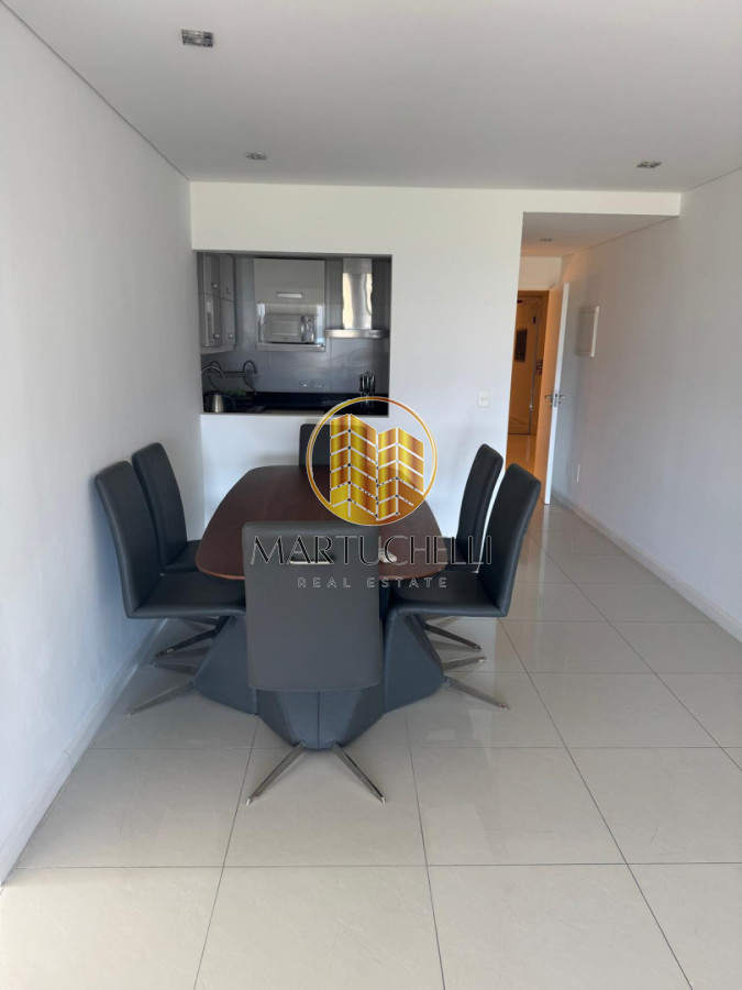 Apartamento ID.208 - Apartamento en Venta de 2 dormitorios en Punta del Este, frente al mar