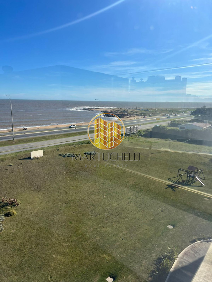 Apartamento ID.131 - Apartamento de 2 dormitorios en Alquiler Anual, Punta del Este, primera línea