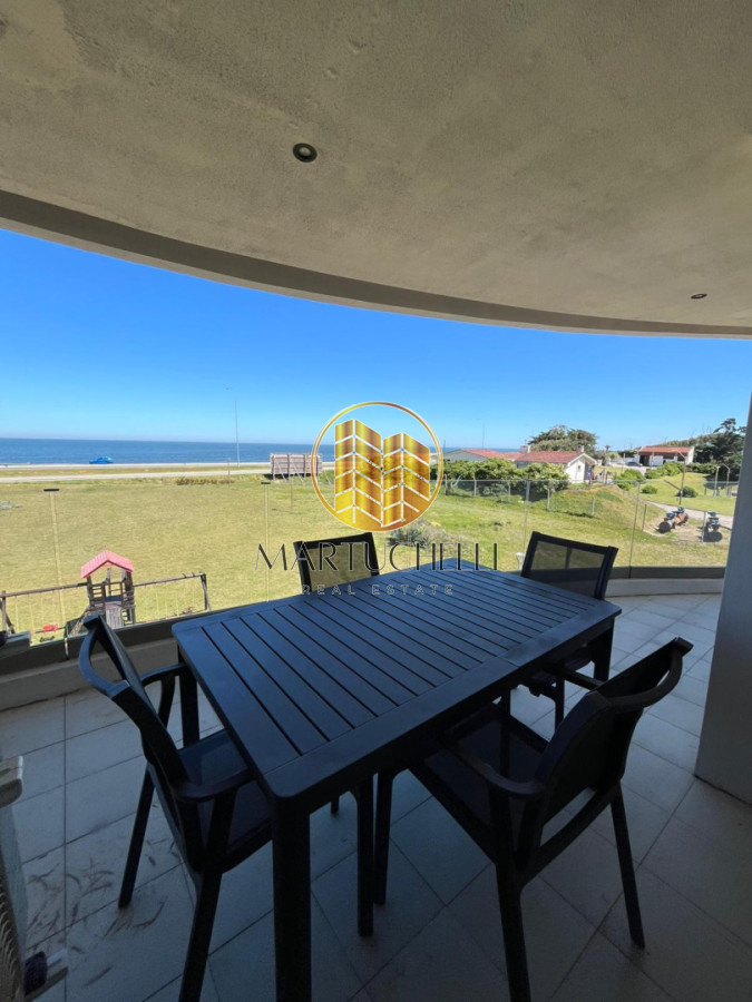 Apartamento ID.208 - Apartamento en Venta de 2 dormitorios en Punta del Este, frente al mar