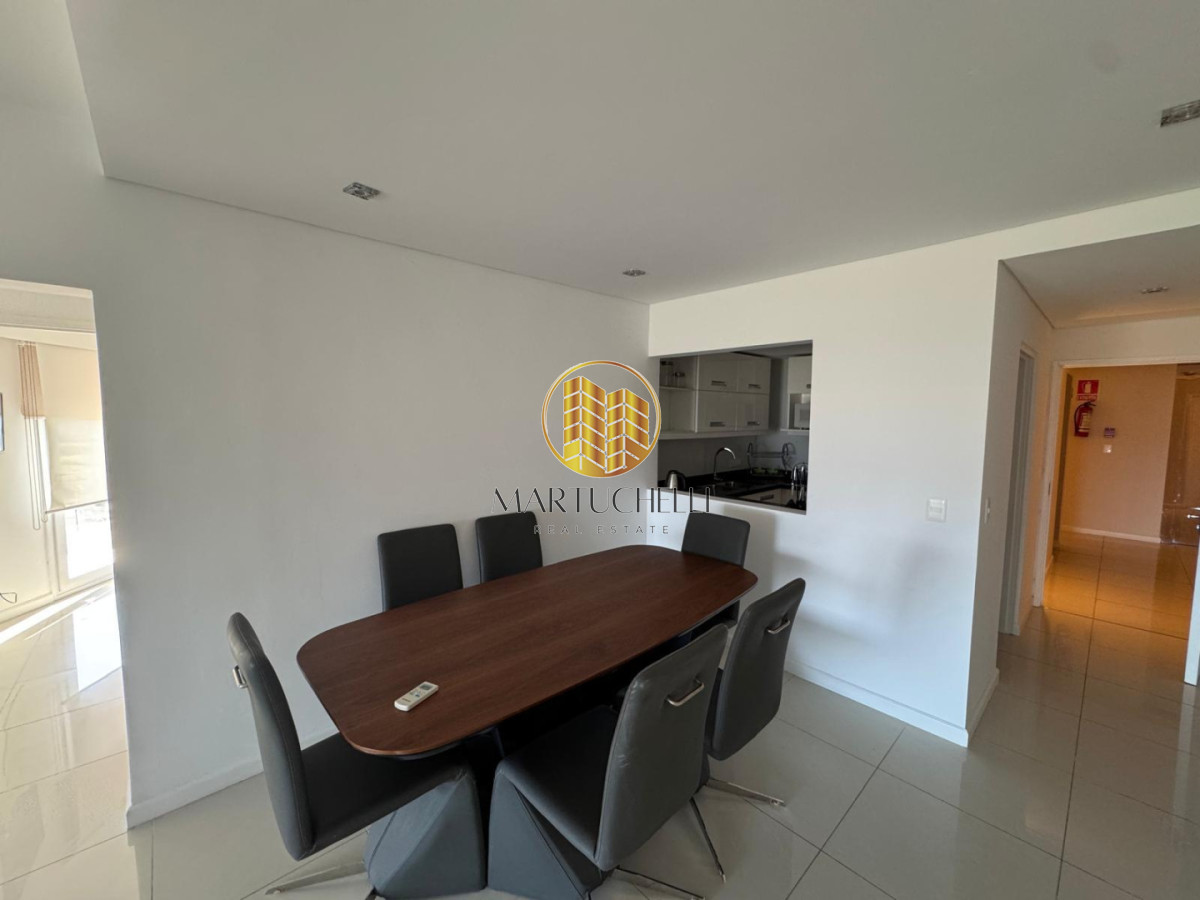 Apartamento ID.208 - Apartamento en Venta de 2 dormitorios en Punta del Este, frente al mar