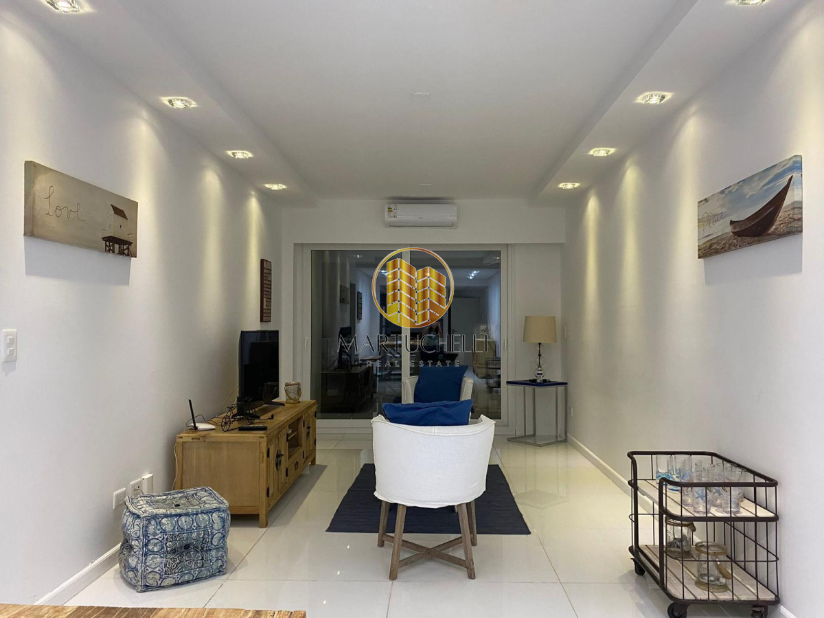 Apartamento ID.131 - Apartamento de 2 dormitorios en Alquiler Anual, Punta del Este, primera línea