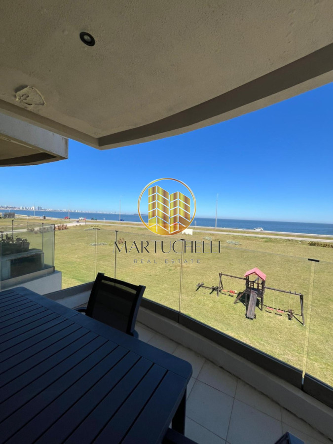 Apartamento ID.208 - Apartamento en Venta de 2 dormitorios en Punta del Este, frente al mar