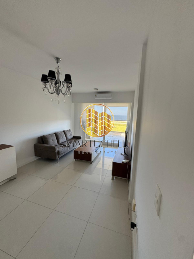 Apartamento ID.208 - Apartamento en Venta de 2 dormitorios en Punta del Este, frente al mar