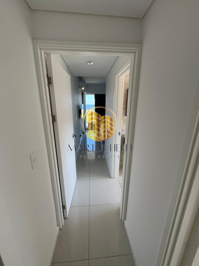 Apartamento ID.208 - Apartamento en Venta de 2 dormitorios en Punta del Este, frente al mar