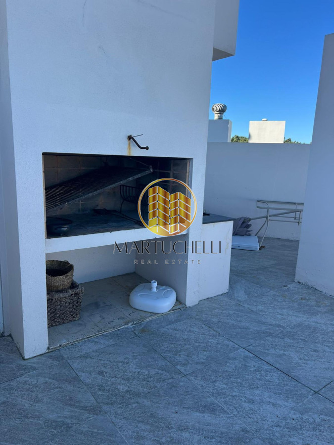 Apartamento ID.131 - Apartamento de 2 dormitorios en Alquiler Anual, Punta del Este, primera línea