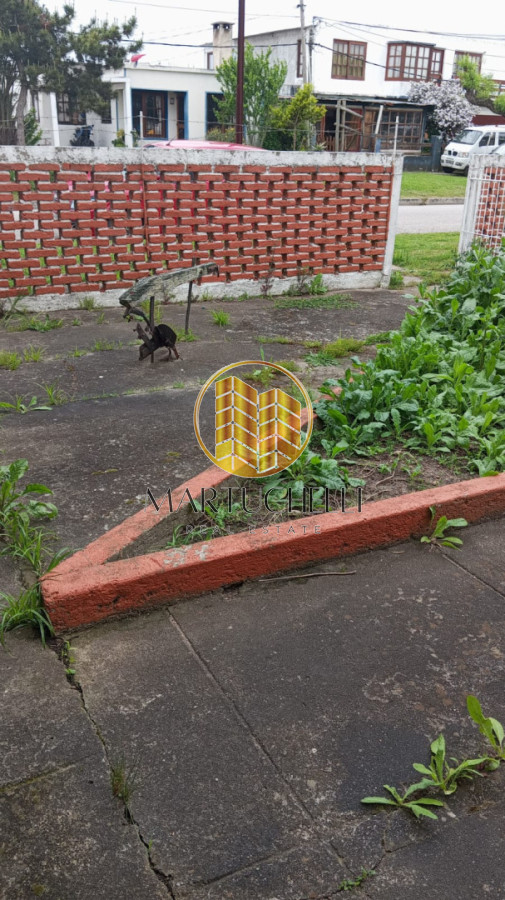 Casa ID.147 - Casa en venta con amplio terreno, 2 dormitorios, San Carlos